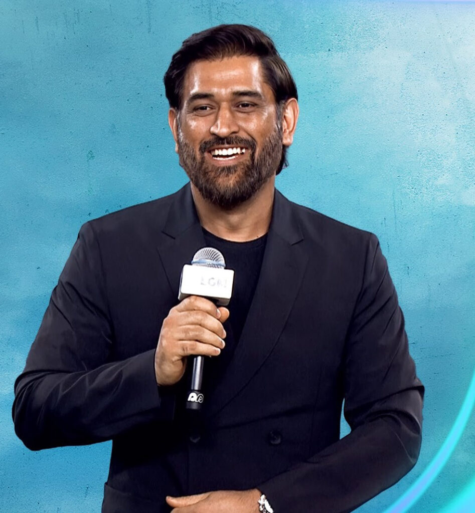 टीम इंडिया के पूर्व कप्तान महेंद्र सिंह धोनी आज अपना 40 वां जन्मदिन सेलिब्रेट कर रहे हैं। एम एस धोनी के जन्मदिन पर खेल जगत से लेकर बॉलीवुड और उनके फैंस माही को बर्थडे की शुभकामनाएं दे रहे हैं।