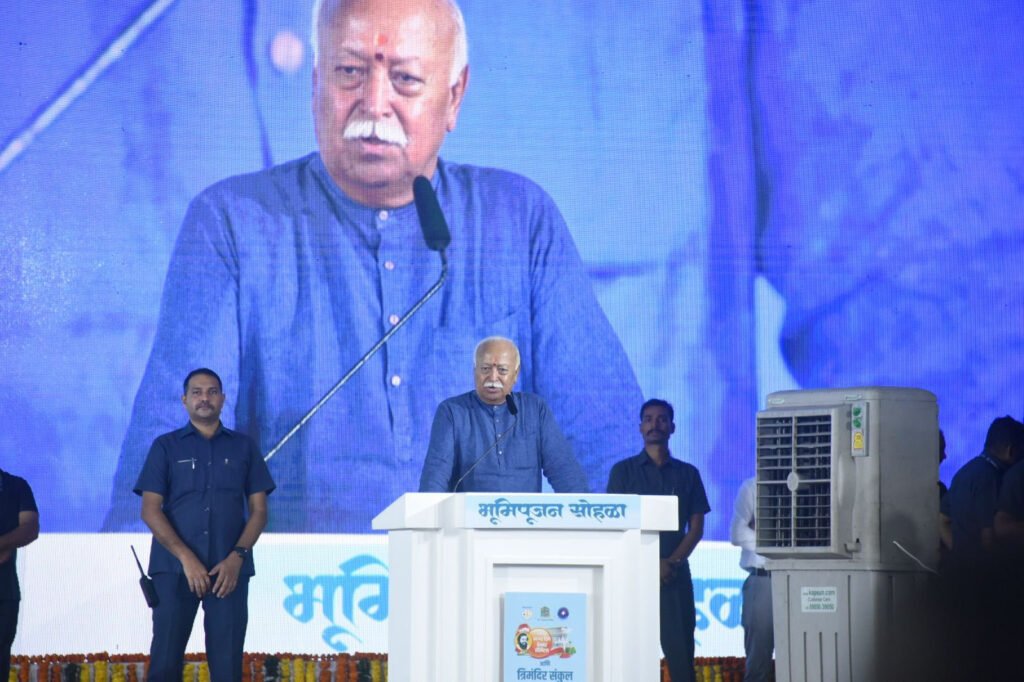 राष्ट्रीय स्वयंसेवक संघ के प्रमुख मोहन भागवत ने रविवार के दिन हिंदू मुस्लिम एकता पर अपने विचार रखें। उन्होंने कहा कि लिंचिंग करने वाले हिंदुत्व के खिलाफ है।