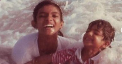 प्रियंका चोपड़ा ने अपने छोटे भाई सिद्धार्थ को जन्मदिन के बधाई देते हुए बचपन की एक तस्वीर शेयर की है। इस तस्वीर में दोनों भाई-बहन मस्ती करते नजर आ रहें हैं।