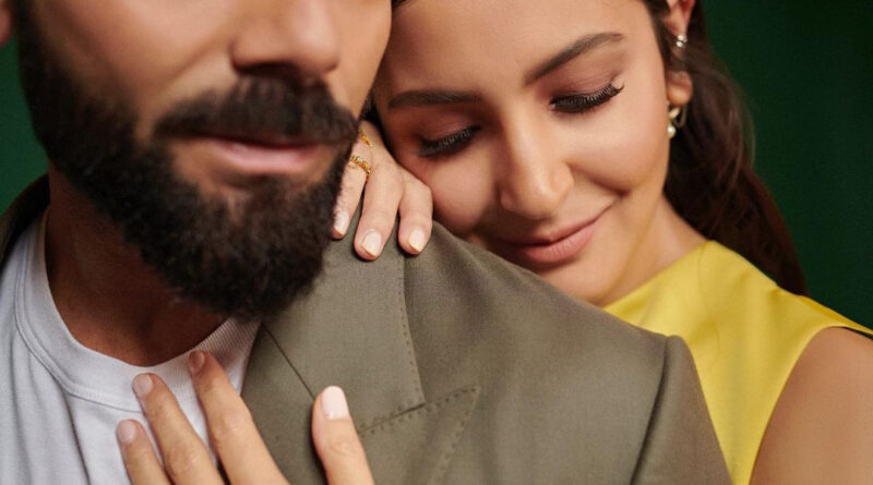 टेस्ट मैच हो या वनडे या फिर टी 20 मैच भारतीय खिलाड़ियों की अक्सर चर्चा होती रहती है। लेकिन इक्का-दुक्का खिलाड़ी की पत्नी को छोड़कर बाकी खिलाड़ियों की पत्नियों की चर्चा कम होती है।भारतीय खिलाड़ियों की पत्नियां भी अपने मशहूर पतियों से पढ़ाई लिखाई के मामले में कम नहीं है। ऐसे में जानिए प्रियंका रैना, अंजली तेंदुलकर, प्रतिमा सिंह, रितिका सजदेह, अनुष्का शर्मा और साक्षी धोनी सहित क्रिकेट खिलाडियों की पत्नियों के बारे में।