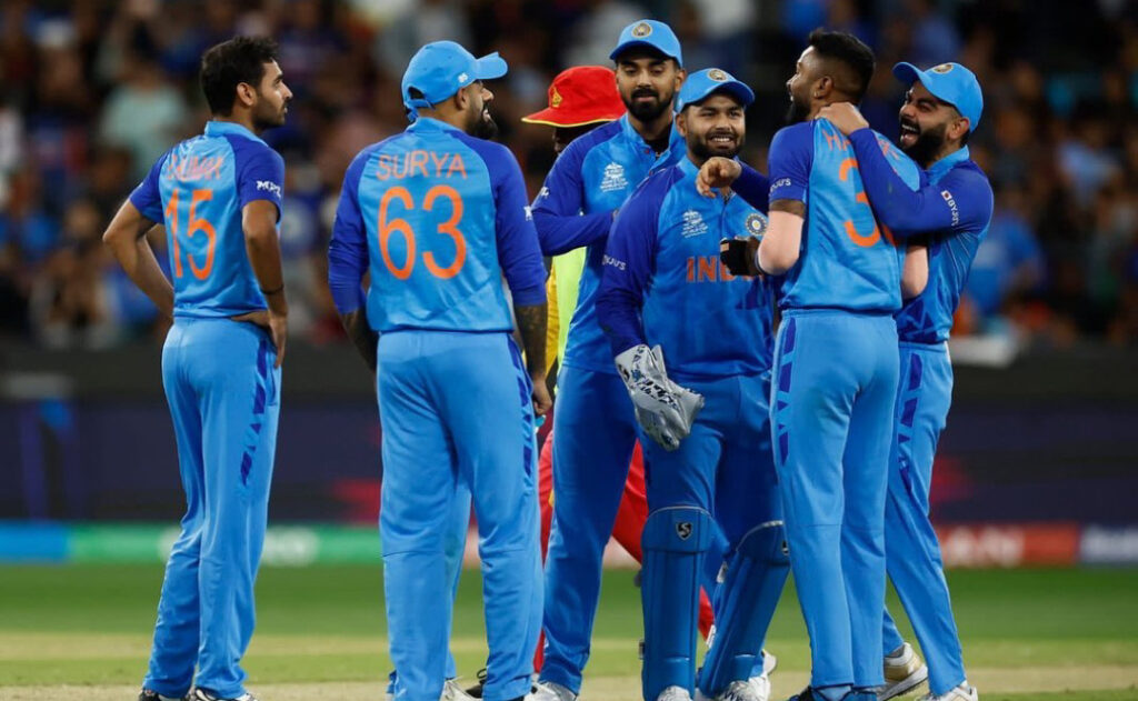 भारतीय क्रिकेट टीम को टेस्ट सीरीज से पहले अभ्यास के लिए आज डरहम रवाना होना है। इसी बीच ऋषभ पंत सहित टीम के तीन स्टाफ कोरोना संक्रमित होने की वजह से फिलहाल नहीं जा पाएंगे।