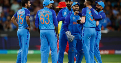 भारतीय क्रिकेट टीम को टेस्ट सीरीज से पहले अभ्यास के लिए आज डरहम रवाना होना है। इसी बीच ऋषभ पंत सहित टीम के तीन स्टाफ कोरोना संक्रमित होने की वजह से फिलहाल नहीं जा पाएंगे।