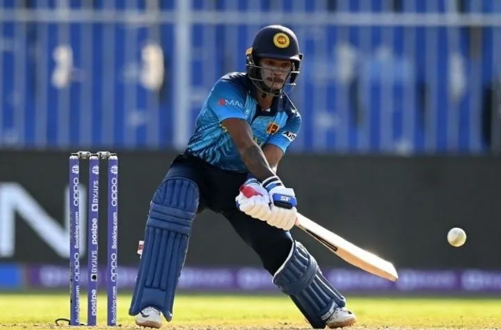टीम इंडिया ने श्रीलंका को दूसरे वनडे मैच में 3 विकेट से हराकर 2-0 से सीरीज में बढ़त बना ली है। इस जीत का श्रेय दीपक चाहर को जाता है। जिन्होंने 2 विकेट चटकाने के बाद करियर का पहला अर्धशतक जड़ा।