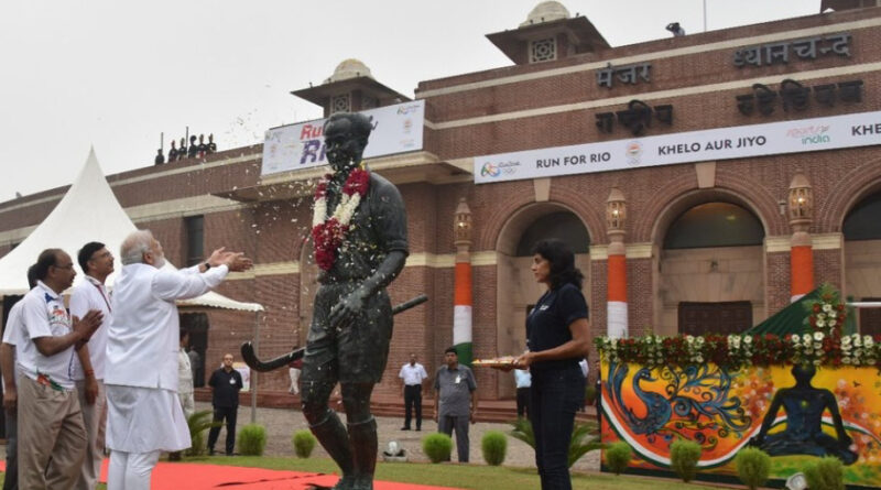 भारतीय खेल के क्षेत्र में दिया जाने वाले अब तक का सर्वोच्च सम्मान राजीव गाँधी खेल रत्न पुरष्कार था, जिसे आज बदलकर हॉकी के जादूगर के नाम पर  "मेजर ध्यान खेल रत्न पुरष्कार" कर दिया गया है। 