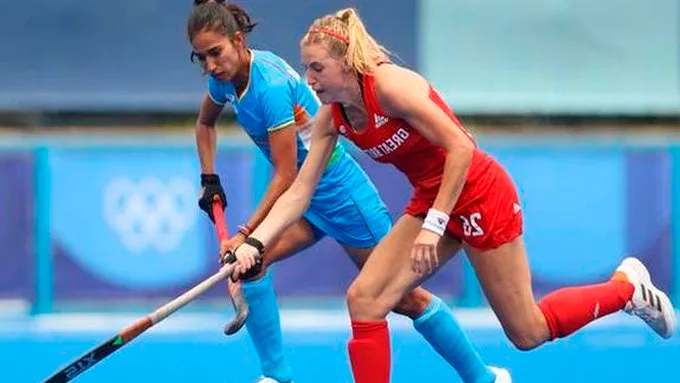 जापान की राजधानी टोक्यो में खेले जा रहे ओलंपिक खेलों के 14वे दिन भारतीय महिला हॉकी टीम कड़े मुकाबले के बाद ग्रेट ब्रिटेन से 3-4 से हार गई है। इस हार के साथ ही टीम कांस्य पदक जीतने से चूक गई है।