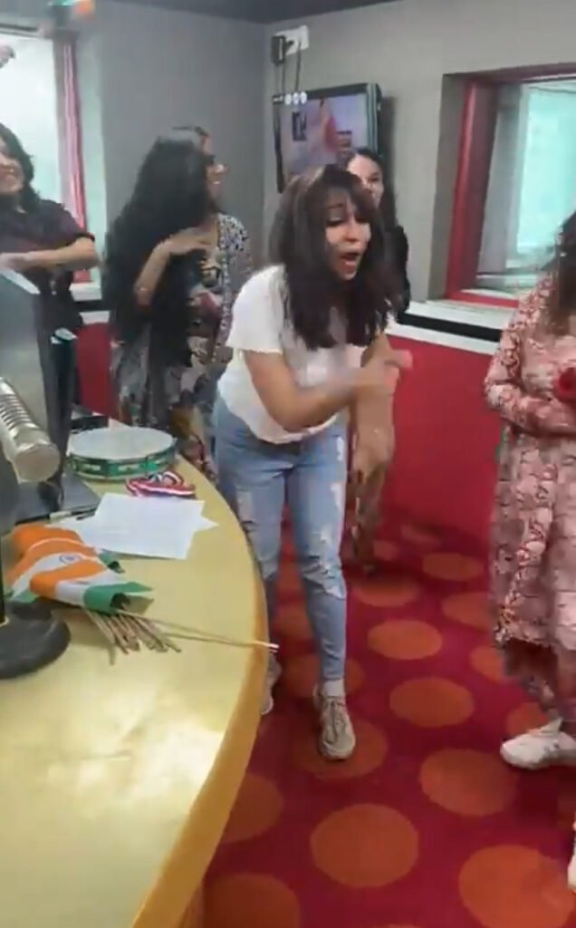 RJ Malishka ने नीरज चोपड़ा के सामने किया डांस