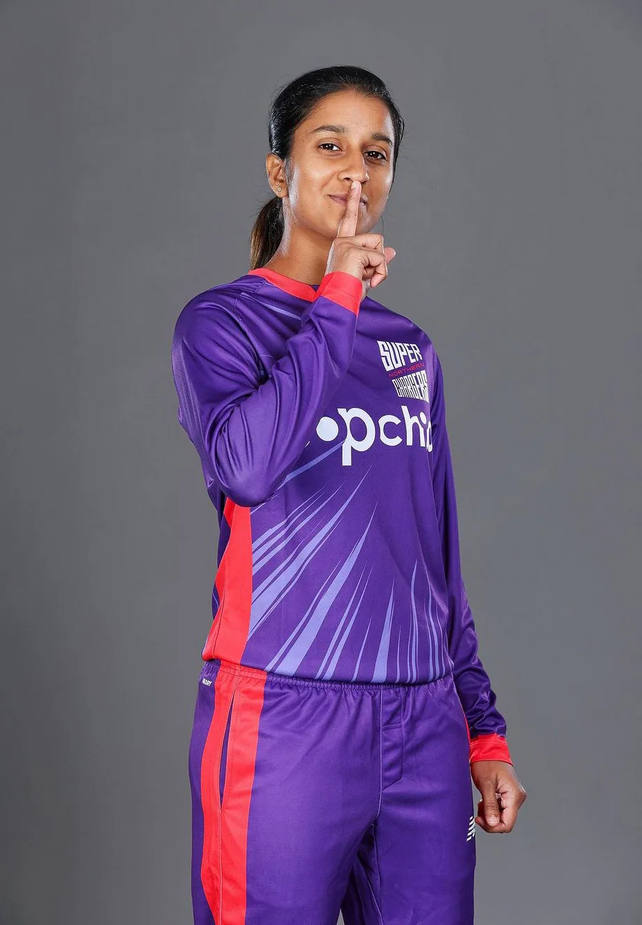 महिला क्रिकेटर जेमिमाह रोड्रिग्स आज 5 सितंबर के दिन 21 साल की हो गई है। बहुत कम उम्र में उन्होंने क्रिकेट की दुनिया में अपना खूब नाम कमाया। जेमिमाह रोड्रिग्स ने ना सिर्फ एक क्रिकेटर है बल्कि वह हॉकी की खिलाड़ी भी रह चुकी है। आइए जानते हैं आइये जानते हैं जेमिमाह के जन्मदिन पर उनके बारे में कुछ दिलचस्प बातें।