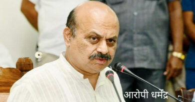 हिंदू महासभा के सचिव धर्मेंद्र और उसके सहयोगी राजेश पवित्रण और प्रेम पुलाली को मेंगलुरु में गिरफ्तार कर लिया गया है। तीनों ने एक प्रेस वार्ता के दौरान सीएम वासवराज बोम्मई को मंदिर गिरा दिए जाने पर धमकी देते हुए कहा था "हमने गांधी कोई नहीं बख्शा आप कौन होते हैं ?"