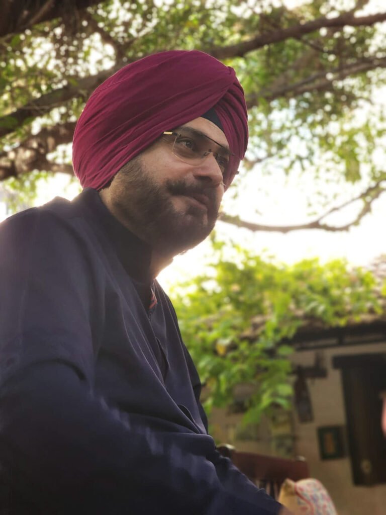 पंजाब कांग्रेस के अध्यक्ष नवजोत सिंह सिद्धू ने अपने पद से इस्तीफा दे दिया है। सिद्धू ने अपना इस्तीफा हाल ही में पंजाब के मुख्यमंत्री बने चरणजीत सिंह चन्नी के केबिनेट विस्तार के बाद दिया है।