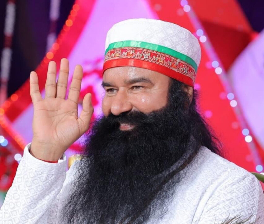 रोहतक की सुनारिया जेल में 20 वर्ष की सजा काट रहे डेरा प्रमुख गुरमीत राम रहीम की मुश्किलें कम नहीं हो रही हैं। अब हरियाणा की विशेष CBI अदालत ने रंजीत सिंह हत्याकांड में डेरा प्रमुख और 4 अन्य को दोषी ठहराया है ।