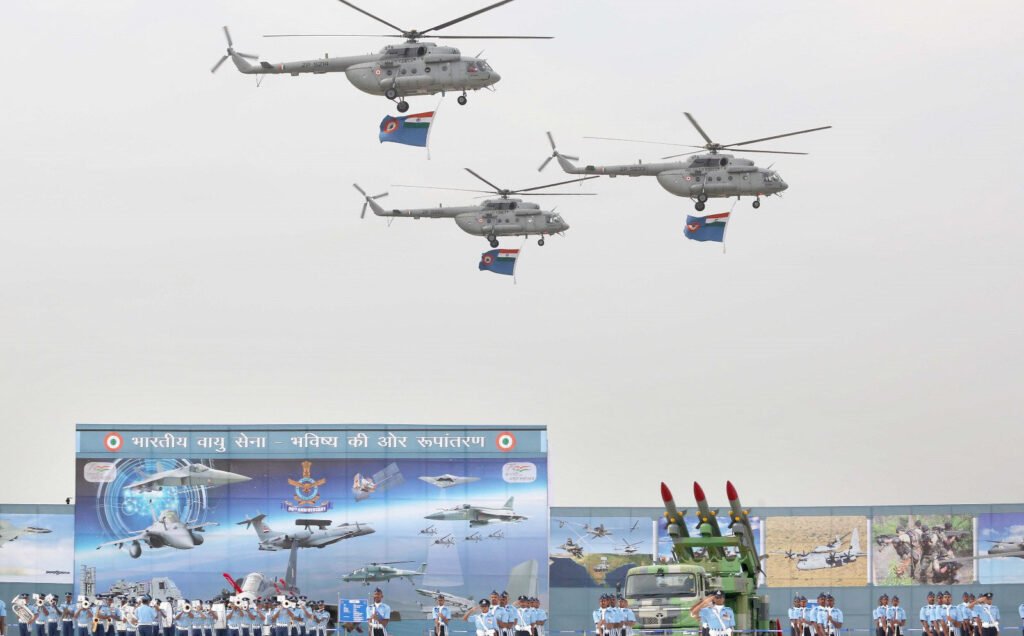 Video: भारतीय वायुसेना दिवस पर हिंडन में दिखाई दिया आजादी के 75 साल का फ्लाईपास्ट, फाइटर प्लेन ने दिखाए आसमान में करतब 1 इंडियन एयर फोर्स आज 8 अक्टूबर को अपने स्थापना दिवस के 89 साल पूरे कर चुका है। भारतीय वायु सेना के स्थापना दिवस के उपलक्ष में अमृत महोत्सव की झलक भी देखने को मिल रही है। वायु सेना के स्थापना दिवस के अवसर पर गाजियाबाद के हिंडन में एयरफोर्स का फ्लाईपास्ट भी देखने को मिल रहा है।