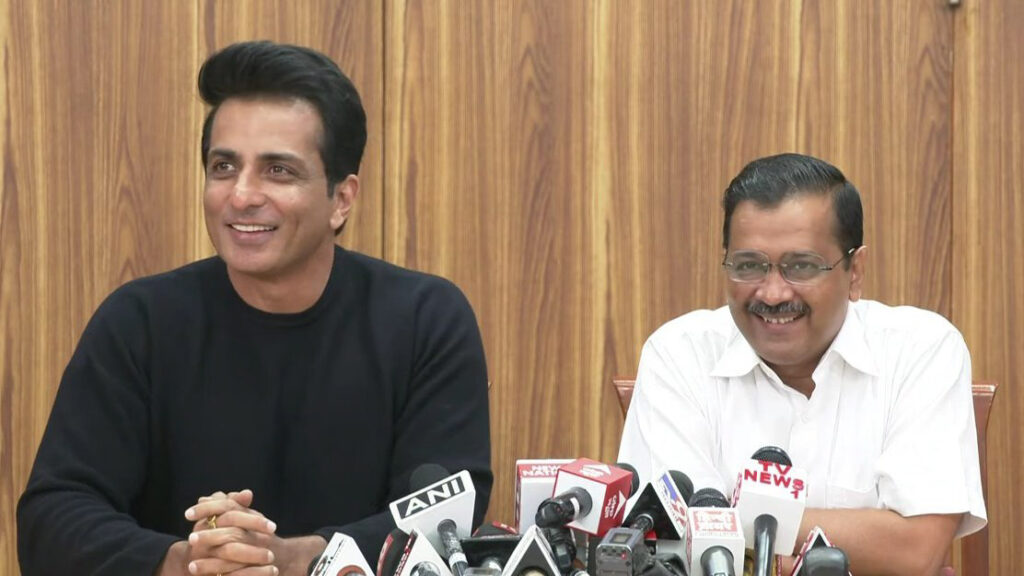 दिल्ली के मुख्यमंत्री अरविंद केजरीवाल ने 27 अगस्त को बॉलीवुड अभिनेता सोनू सूद को देश के मेंटर का ब्रांड एंबेसडर घोषित किया था । आज सीएम केजरीवाल ने देश के मेंटर योजना को सरकारी स्कूलों में लागू कर दिया है।