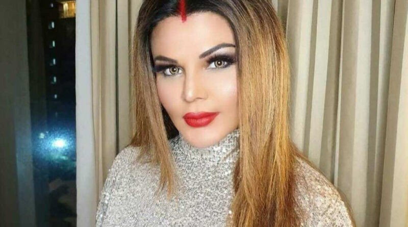 ड्रामा क्वीन राखी सावंत का एक वीडियो सामने आया है। वीडियो में राखी को राहुल वैद्य के साथ उनके नए गाने "गरबे की रात" पर गरबा करते देखा जा सकता है। 
