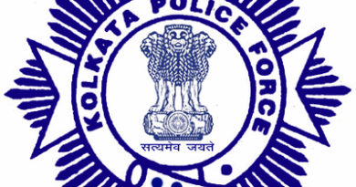पश्चिम बंगाल की राजधानी कोलकाता में पुलिस ने इकबालपुर इलाके में 2 लोगों को अवैध हथियार बेचने के आरोप में गिरफ्तार किया है । दोनों आरोपियों के पास से आग्नेयास्त्र और बुलेट बरामद की गई है।
