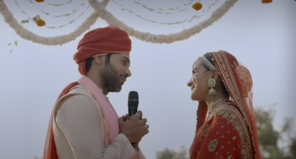 राजकुमार राव और पत्रलेखा की प्री वेडिंग सेरेमनी का एक वीडियो सामने आया है। वीडियो में राजकुमार और पत्रलेखा एक दूसरे को अंगूठी पहनाते देखे जा सकते हैं। 