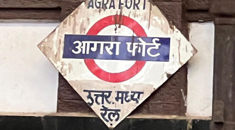 सरकारी नौकरी की चाहत रखने वालों के लिए रेलवे ने करीब 18 सौ पदों पर भर्तियां निकाली है। दसवीं कक्षा पास और आईटीआई होल्डर युवा रेलवे में नौकरी पा सकते हैं।