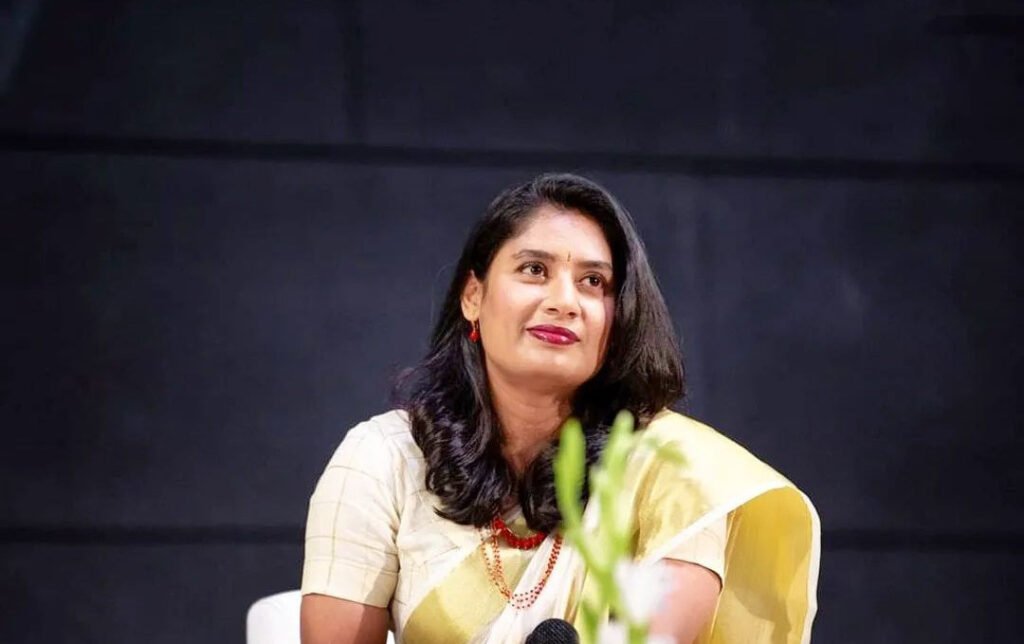 Happy Birthday Mithali Raj: माता पिता की मदद से आज इस मुकाम पर पहुंची है मिताली राज 1 भारतीय महिला क्रिकेट टीम की कप्तान मिताली राज आज अपना 39 वां जन्मदिन सेलिब्रेट कर रही है। क्रिकेट के कैरियर में इस मुकाम तक पहुंचने के लिए मिताली राज के माता-पिता ने काफी कुर्बानियां दी हैं । आइए जानते हैं राज के जन्मदिन पर उनके बारे में कुछ खास बातें।