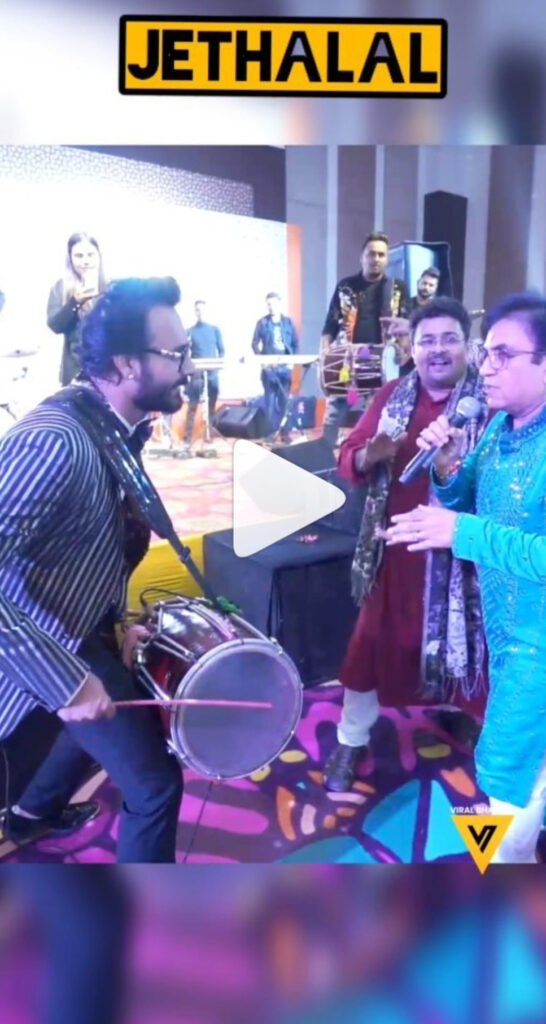 टीवी धारावाहिक तारक मेहता का उल्टा चश्मा में जेठालाल का किरदार निभाने वाले अभिनेता दिलीप जोशी का एक मजेदार वीडियो सोशल मीडिया पर बहुत वायरल हो रहा है। जिसमें वह अपनी बेटी की शादी में ढोल की थाप पर ताल मिलाते नजर आ रहे हैं। 