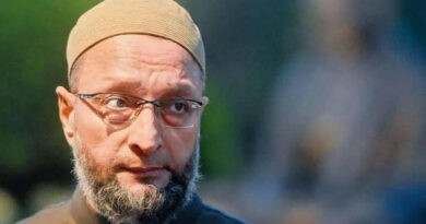 पीएम मोदी के नेतृत्व वाले केंद्रीय मंत्रिमंडल ने बुधवार के दिन महिलाओं की शादी की न्यूनतम उम्र 18 वर्ष से बढ़ाकर पुरुषों के बराबर 21 वर्ष कर दी है। जिसके बाद AIMIM में प्रमुख असादुद्दीन ओवैसी ने मोदी सरकार पर जमकर निशाना साधा।