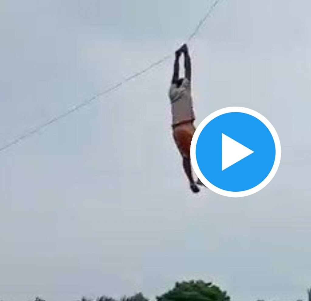 वायरल वीडियो में एक शख्स पतंग उड़ाते-उड़ाते आसमान में पहुंच जाता है। वह इंसान काफी देर तक डोर से सहारे लटका रहता है और उसके बाद एकदम जमीन पर गिर जाता है।