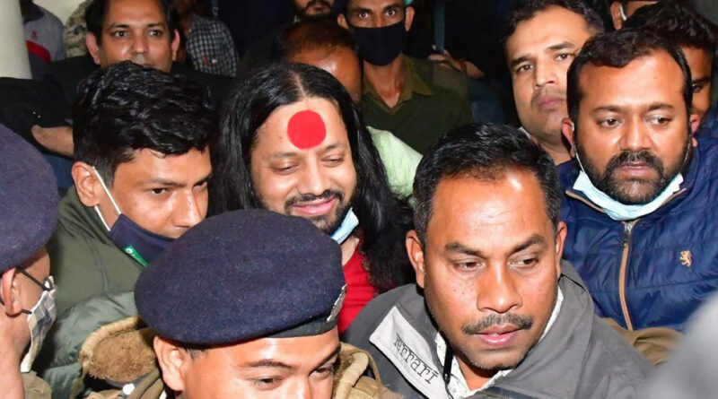 धर्म संसद में महात्मा गांधी के खिलाफ आपत्तिजनक भाषण देने के आरोप में कालीचरण महाराज को रायपुर पुलिस ने गिरफ्तार कर लिया है। जिसको लेकर मध्य प्रदेश के गृह मंत्री डॉ नरोत्तम मिश्रा ने कड़ी आपत्ति जताई है ।
