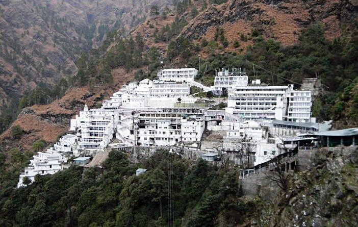 जम्मू के कटरा में माता वैष्णो देवी मंदिर में मची भगदड़ में 12 लोगों की मौत हो गई है और 13 घायल हुए है। पीएम नरेंद्र मोदी ने घटना को लेकर शोक व्यक्त किया है। 