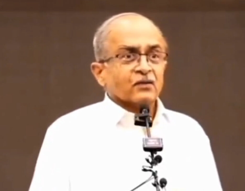लद्दाख की गलवान घाटी में चीनी सेना ने अपना राष्ट्रीय झंडा फहराया है। जिसको लेकर वरिष्ठ अधिवक्ता प्रशांत भूषण ने प्रधानमंत्री नरेंद्र मोदी पर निशाना साधा है। 