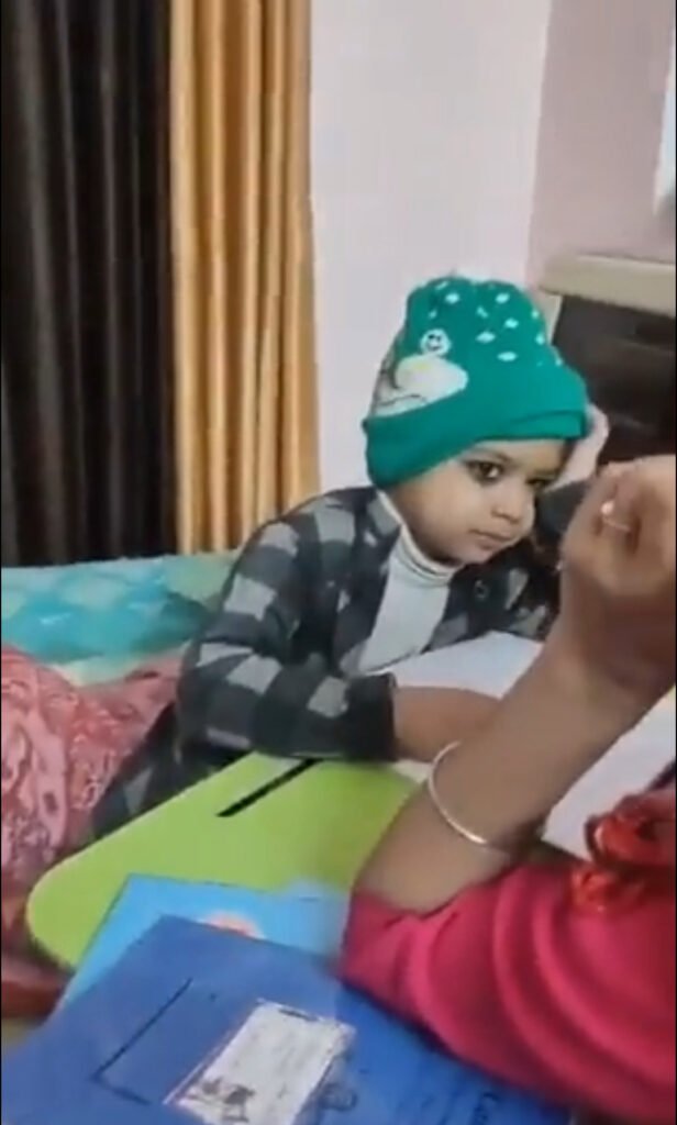 वायरल वीडियो में आप देख सकते है कि एक छोटा सा बच्चा पढ़ाई न करने के लिए ऐसे बहाने बनाता है कि उसके बहाने सुनकर असली इंजीनियर भी अपना सिर पकड़ लेते हैं। इस वीडियो को आईपीएस अधिकारी दीपांशु काबरा ने शेयर किया है। 