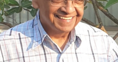 विशाल डडलानी जहां एक तरफ कोरोना से जंग लड़ रहे है,वहीं दूसरी तरफ पिता के निधन की खबर ने उन्हें बिलकुल ही तोड़ दिया है। इस मुश्किल वक्त में सिंगर अपने घर तक नहीं जा सकते। 