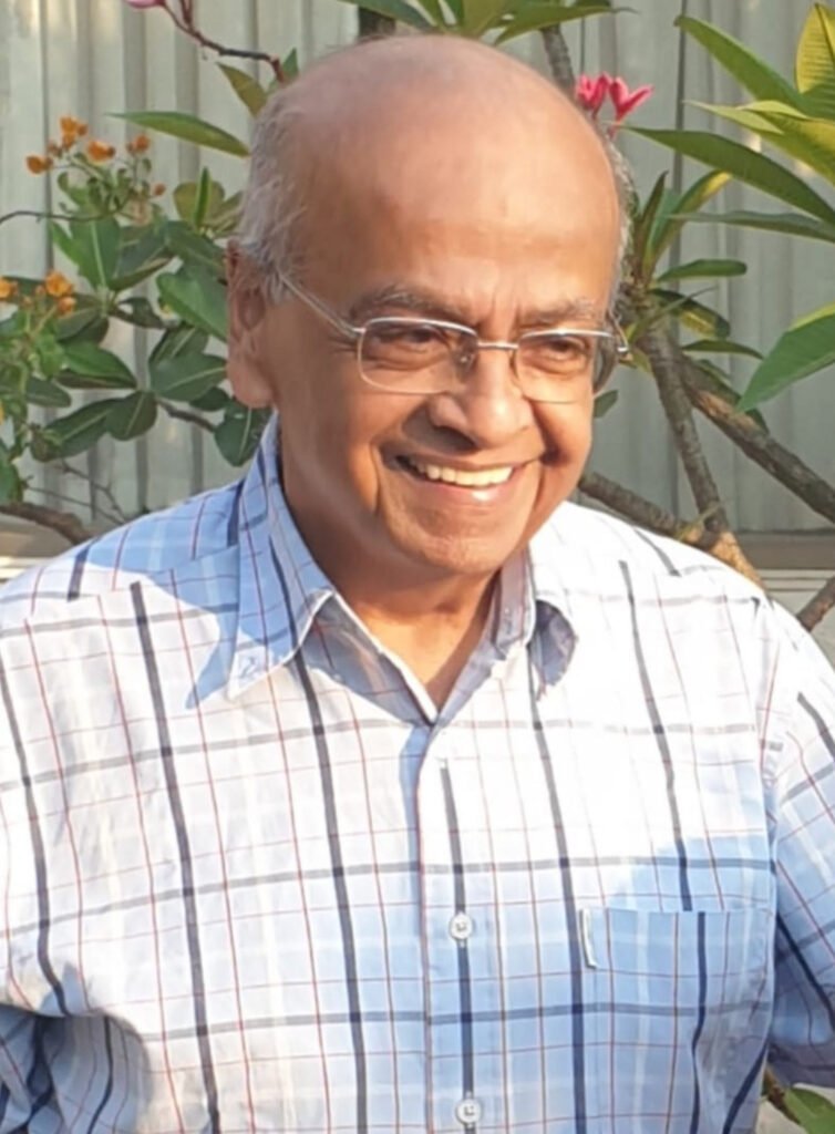 विशाल डडलानी जहां एक तरफ कोरोना से जंग लड़ रहे है,वहीं दूसरी तरफ पिता के निधन की खबर ने उन्हें बिलकुल ही तोड़ दिया है। इस मुश्किल वक्त में सिंगर अपने घर तक नहीं जा सकते। 