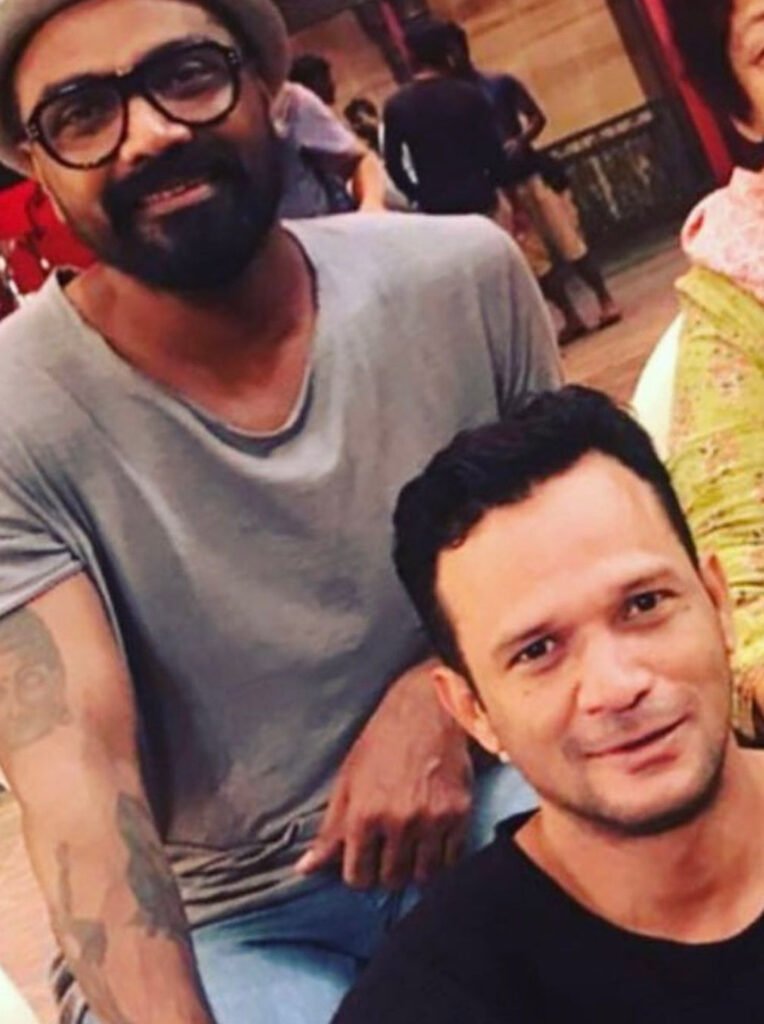मशहूर कोरियोग्राफर और डांस डायरेक्टर रेमो डिसूजा के साले जेसन वाटकिंस ने आत्महत्या कर ली है। 48 वर्षीय वाटकिंस का शव उनके मुंबई स्थित अपार्टमेंट में मिला। पुलिस मामले की तफ्तीश कर रही है।