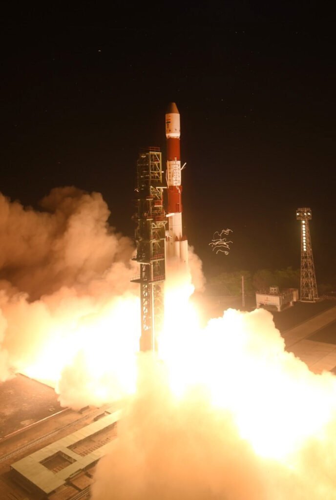 EOS-04 एक राडार इमेजिंग उपग्रह है। इस सैटेलाइट को मिट्टी की नमी ,जल विज्ञान ,कृषि ,वानिकी और वृक्षारोपण , बाढ़ और मौसम स्थितियों में उच्च गुणवत्ता वाली तस्वीरें प्रदान करने के लिए डिजाइन किया गया है।