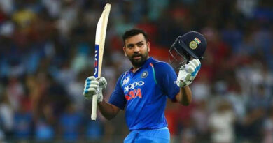 दूसरे T20 इंटरनेशनल मैच में भारतीय टीम ने श्रीलंका को 7 विकेट से हरा दिया है। इस सीरीज में भारत के खिलाड़ी रोहित शर्मा ने एक खास इतिहास रचा है। ऐसा करने वाले वह पहले भारतीय क्रिकेटर बन गए हैं।