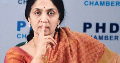 नेशनल स्टॉक एक्सचेंज की पूर्व सीईओ चित्रा रामाकृष्ण को सीबीआई ने गिरफ्तार कर लिया है। चित्रा रहस्यमई बाबा के साथ संवेदनशील जानकारियां साझा करती थी।