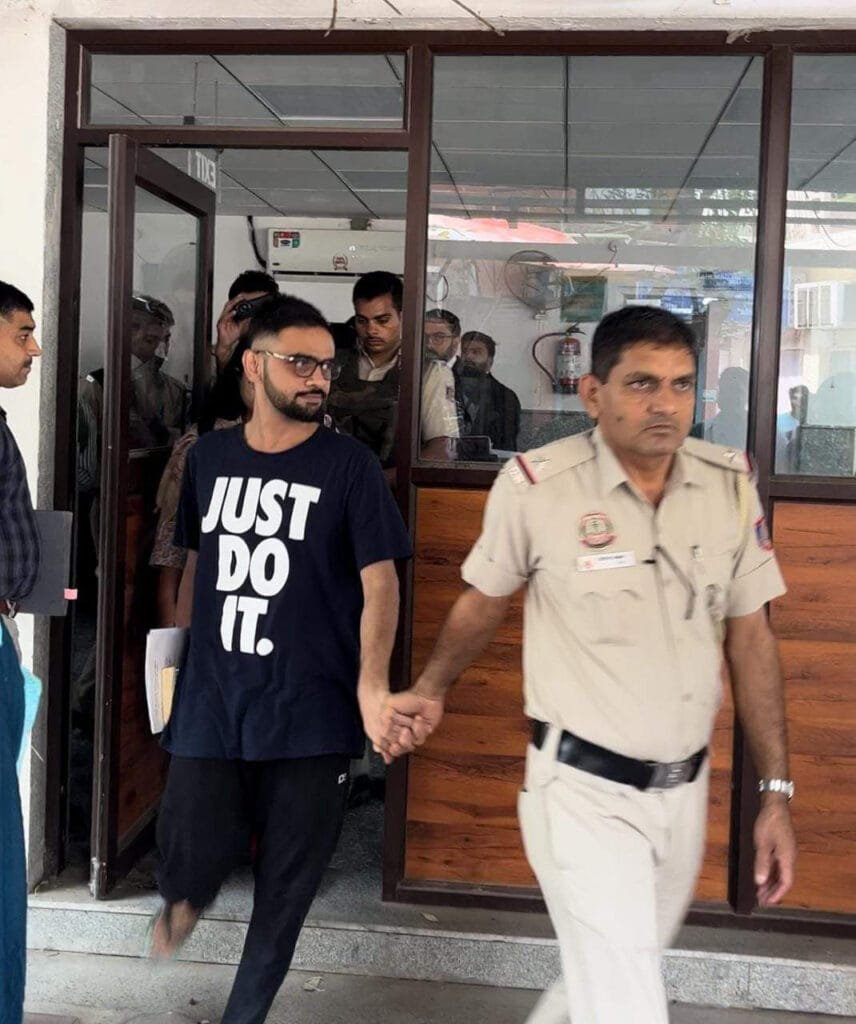 नॉर्थ ईस्ट दिल्ली में साल 2020 में हुए दंगों में दिल्ली पुलिस ने उमर खालिद को मुख्य साजिशकर्ता बताते हुए गिरफ्तार किया था। पुलिस ने अपनी चार्जशीट में कहा था कि उमर खालिद के कई व्हाट्सएप ग्रुप हैं।