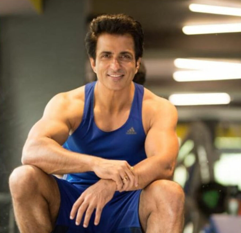 Lockdown में सोनू सूद सहित इन हस्तियों ने की थी मजबूर लोगों की मदद