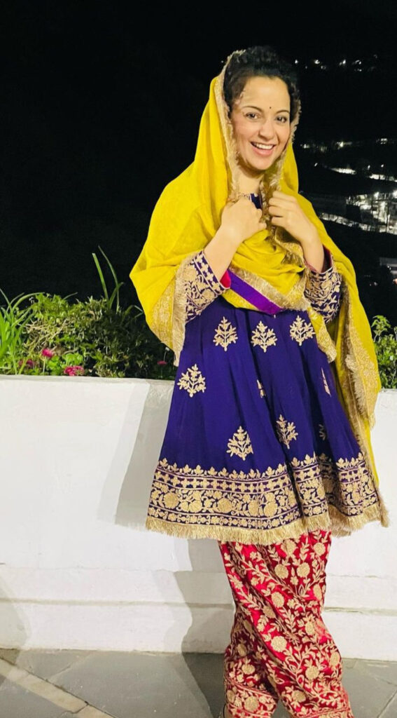 कंगना रनौत अपने जन्मदिन के मोके पर वैष्णो देवी के दर्शन करने पहुंची। अपने 35वें जन्मदिन की शुरुवात अभिनेत्री ने माँ शेरावाली के आशीर्वाद के साथ की। 