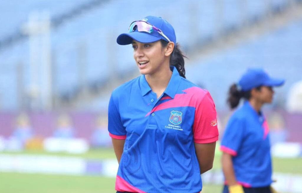 ICC Women's World Cup 2022 : भारत और बंगलादेश के बीच हैमिलटन में चल महिला विश्व कप में स्मृति मंधाना ने खास उपलब्धि हासिल की है। स्मृति मंधाना ने अंतराष्ट्रीय क्रिकेट में 5000 रन बनाने का आंकड़ा पार कर लिया है।