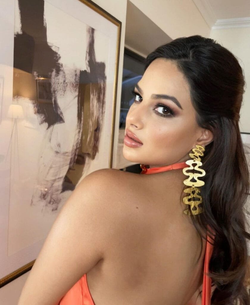 मिस यूनिवर्स हरनाज संधू को उनके बढ़े हुए वजन के कारण काफी ट्रोल किया जा रहा है। हरनाज़ ने अब बॉडी शेम करने वाले लोगों को करारा जवाब देते हुए बताया कि आखिर उनका वजन इतना कैसे बढ़ गया। 
