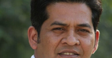 मध्य प्रदेश में बीजेपी सरकार के दौरान हुए व्यापम घोटाले की पोल खोलने वाले व्हिसलब्लोअर आनंद राय को भोपाल पुलिस की क्राइम ब्रांच ने दिल्ली के एक होटल से गिरफ्तार कर लिया है। अपनी गिरफ्तारी जानकारी खुद डॉ राय ने एक ट्वीट के जरिए दी है। 