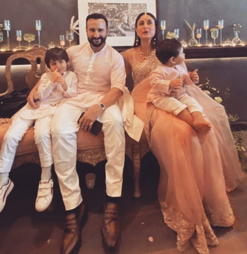 करीना कपूर ने हाल ही में अपनी फैमिली फोटो शेयर की है। इस फोटो के साथ उन्होंने बताया कि एक परफेक्ट फैमिली फोटो के लिए उन्हें काफी मेहनत करनी पड़ती है। 