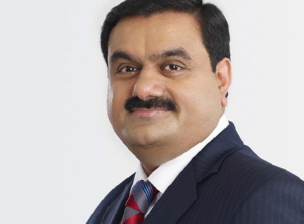 भारत के सबसे बड़े उद्योगपति गौतम अडानी ने संपत्ति के मामले में रिलायंस ग्रुप के प्रमुख मुकेश अंबानी को बहुत पीछे छोड़ दिया है। अडानी की संपत्ति पिछले सात साल से लगातार बढ़ रही है। आइए जानते हैं दुनिया के सबसे अमीर लोगों की सूचि में गौतम अडानी और मुकेश अंबानी किस स्थान पर हैं।