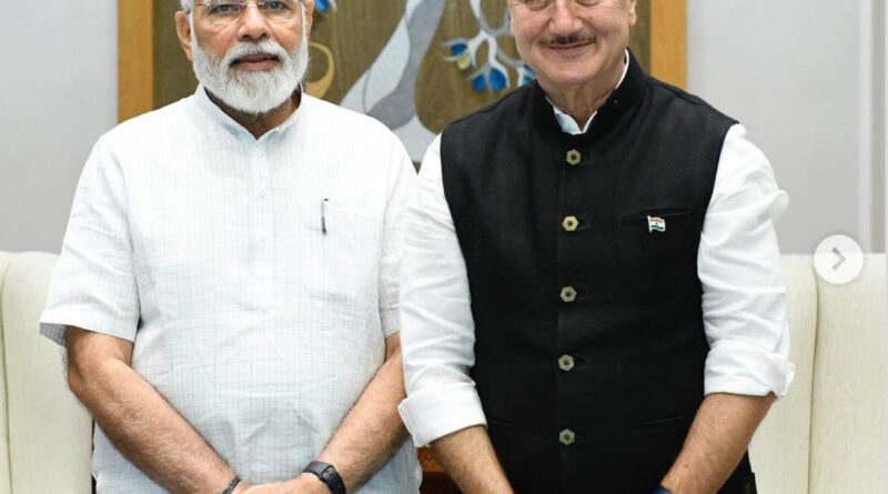 अनुपम खैर ने हाल ही में पीएम मोदी से मुलाकात की। एक्टर ने इस दौरान की कुछ तस्वीरें सोशल मीडिया पर भी शेयर की। 