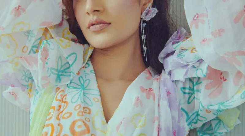 डांस वीडियो शेयर करते हुए धनाश्री वर्मा ने बताया कि डांस हमेशा से उनका पहला प्यार है और आगे भी हमेशा रहेगा। डेंटिस्ट बनने से लेकर अपने डांस के जूनून को पूरा करने का सफर मेरे लिए बेहद कठिन रहा।