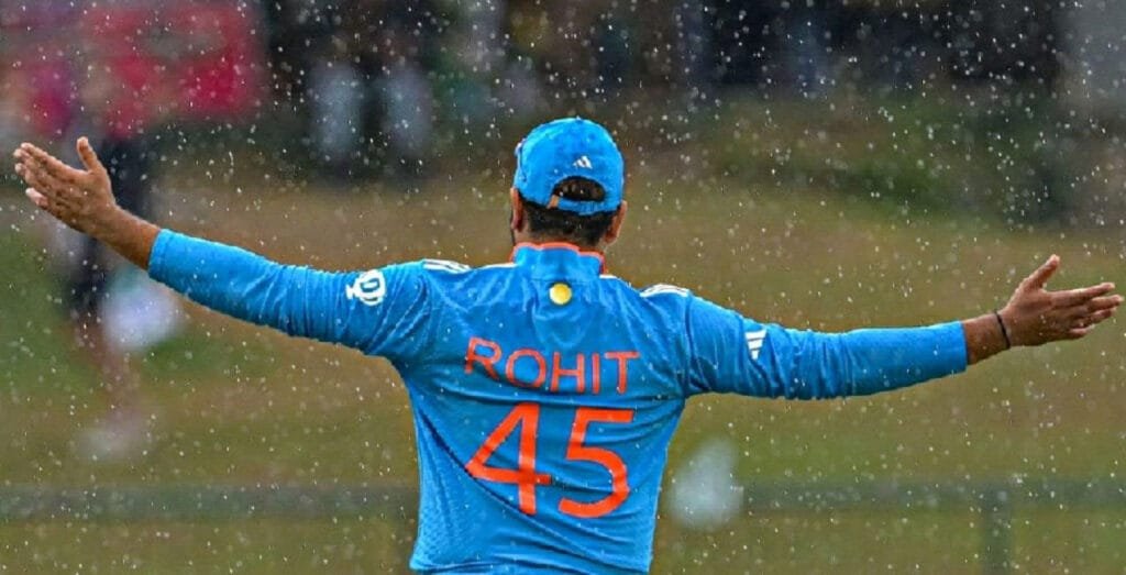 मुंबई इंडियंस के कप्तान रोहित शर्मा राजस्थान रॉयल्स के खिलाफ मैच में केवल 2 रन बनाकर अश्विन की गेंद पर कैच आउट हो गए। जिसके बाद रोहित की पत्नी रितिका के आंसू निकल पड़े। रोहित की पत्नी को चुप कराने के लिए आर अश्विन की बीवी ने उन्हें गले लगाया। 