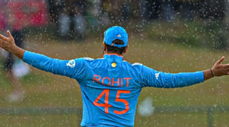 मुंबई इंडियंस के कप्तान रोहित शर्मा राजस्थान रॉयल्स के खिलाफ मैच में केवल 2 रन बनाकर अश्विन की गेंद पर कैच आउट हो गए। जिसके बाद रोहित की पत्नी रितिका के आंसू निकल पड़े। रोहित की पत्नी को चुप कराने के लिए आर अश्विन की बीवी ने उन्हें गले लगाया। 