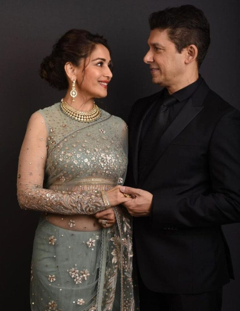 Madhuri Dixit Nene के बर्थडे पर पति श्रीराम ने लुटाया खूब प्यार