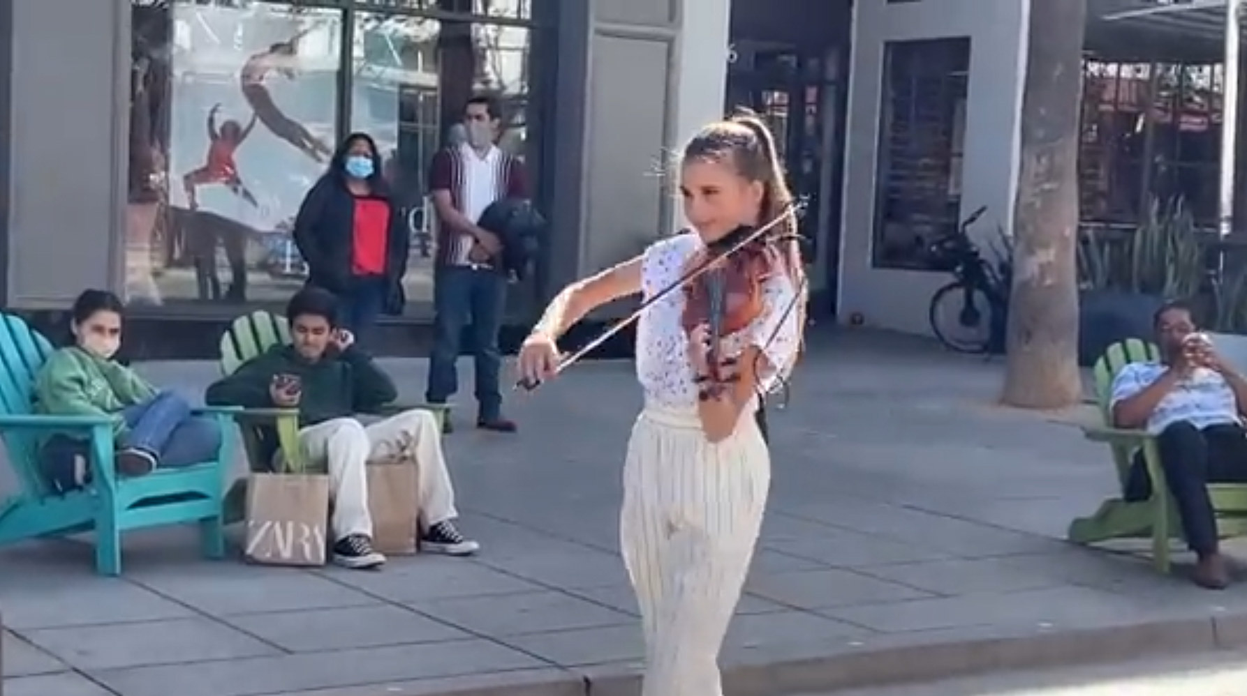 Karolina Protsenko ने बजाया Pushpa फिल्म का Oo Antava Mawa सॉन्ग
