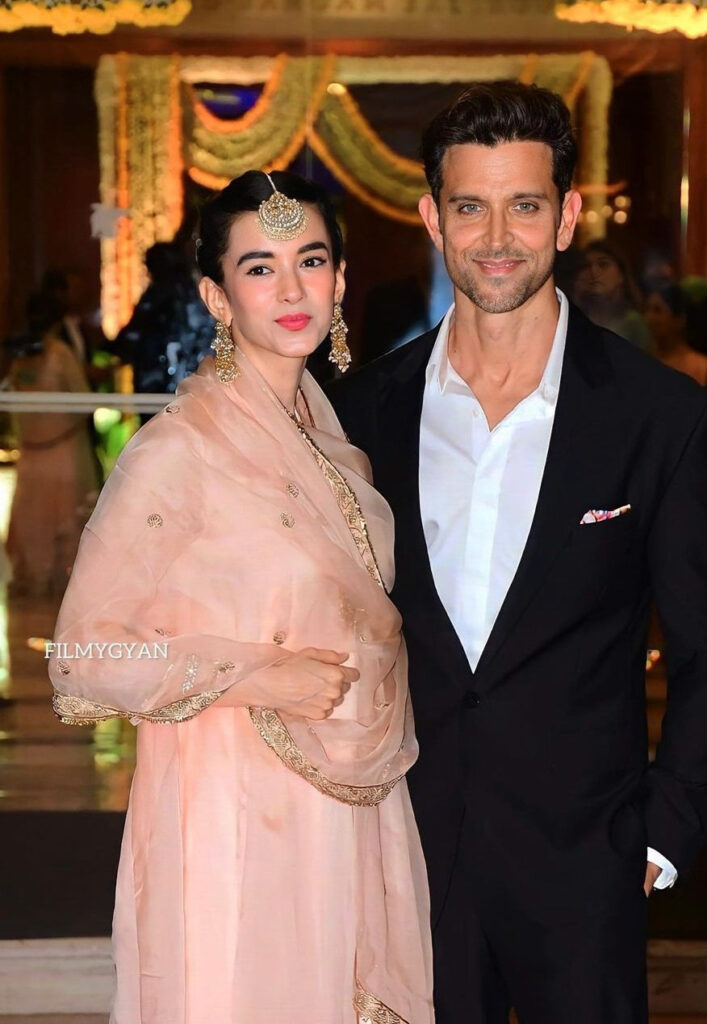 Hrithik Girlfriend Saba संग पहुंचे करण जौहर की पार्टी में, देखिए वीडियो