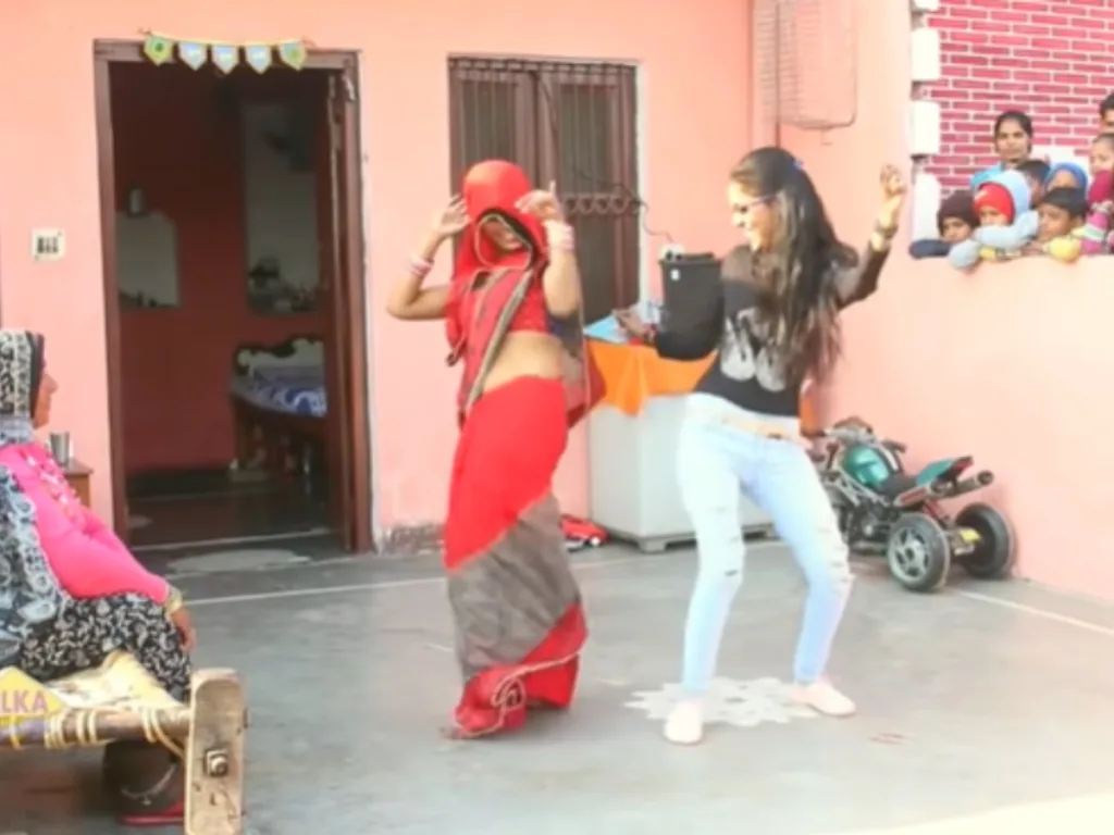 Jeete Ji Maregi गाने पर ननद भाभी ने किया जबरा